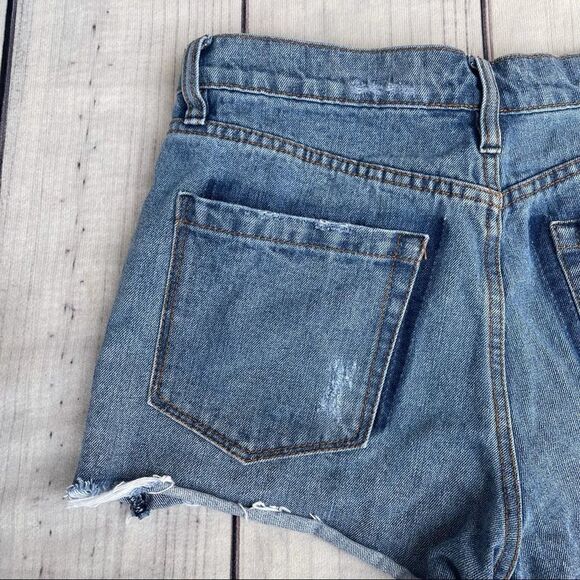 Chelsea & Violet Women’s Distressed High Rise Raw Hem Denim Shorts Size 27 - Picture 6 of 12